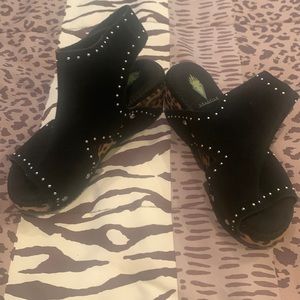 Volatile suede ankle wrap wedge sandals size 6
